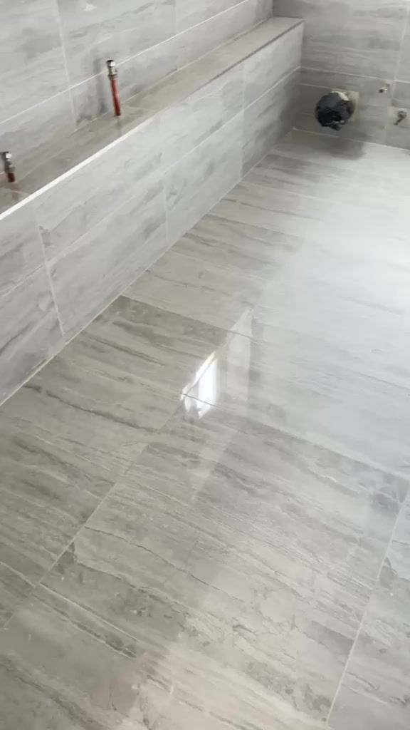 Bathroom - wall tiling detail
